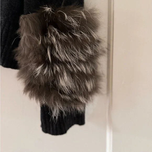 C By Bloomingdales Turtleneck Cashmere Sweater with Fox Fur Cuffs - Picture 7 of 11